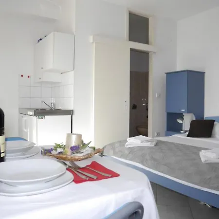 Seaside Apartment *